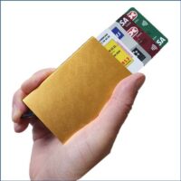 Pop-Up Kreditkortsholder i Aluminium med RFID-beskyttelse.