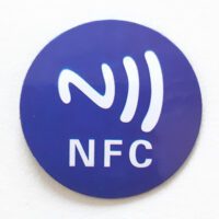 NFC Label - NTAG RFID tag, ø25 mm BLÅ Selvklæbende m. NFC logo