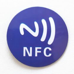 NFC Label – NTAG RFID tag, ø25 mm BLÅ Selvklæbende m. NFC logo